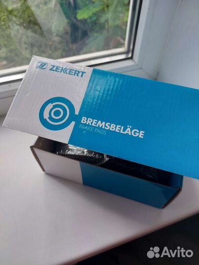 Комплект передних тормозных колодок zekkert ford