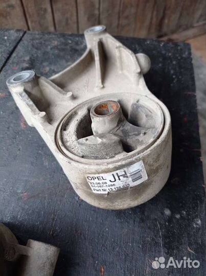 Подушка двигателя