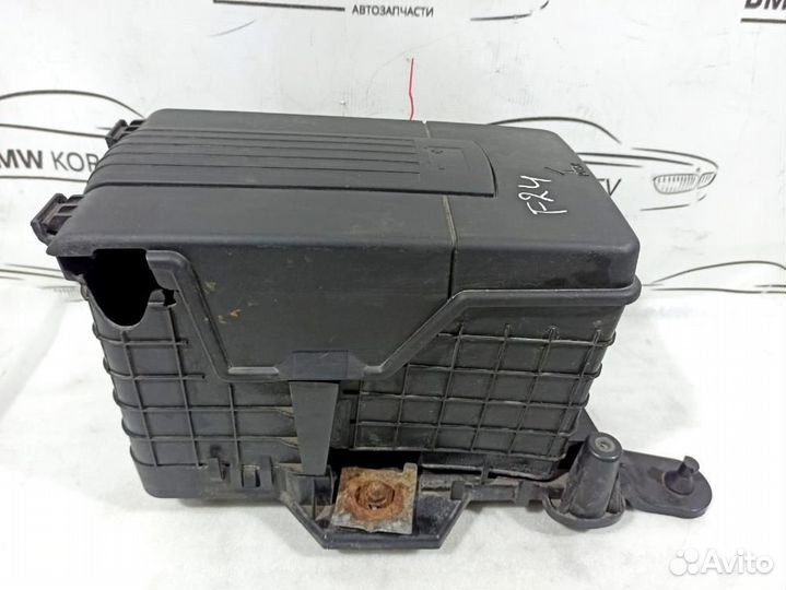 Площадка под акб в сборе VW Golf VI (2008-2013)