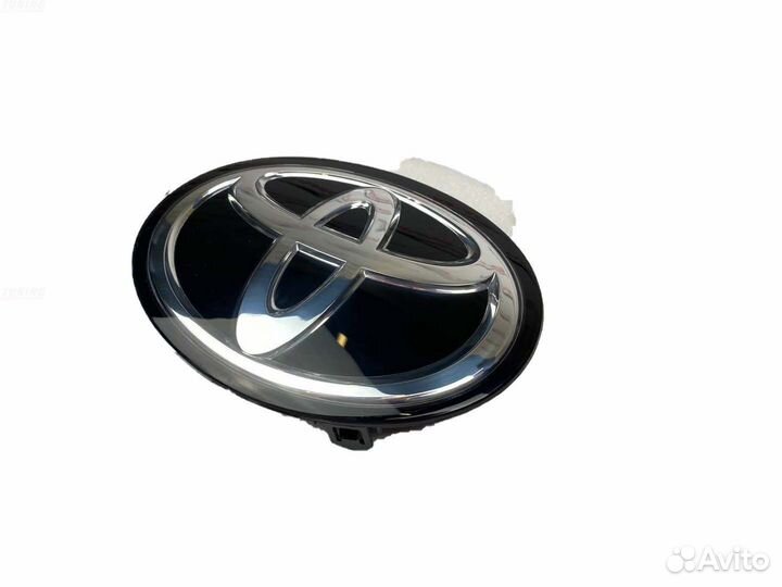 Эмблема в решетку Toyota Camry 40 Q6559