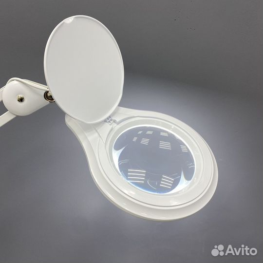 Лампа-лупа с регистрационным удостоверением