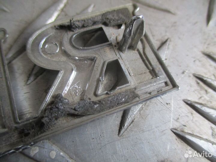 Эмблема (шильда ) Renault Logan 2011год