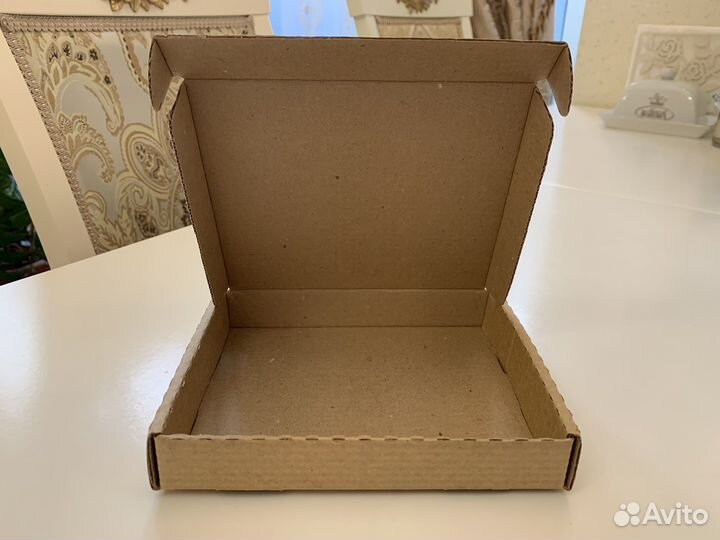 Коробка картонная 152*130*25