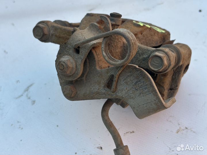 Суппорт задний левый правый Kia Rio 3 Hyundai Sola