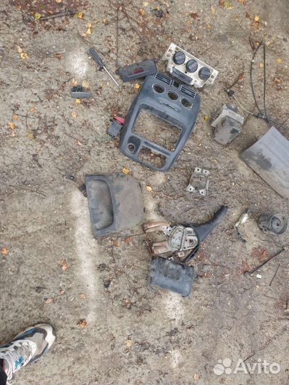 Замок капота бордочка на сузуки вагон плюс