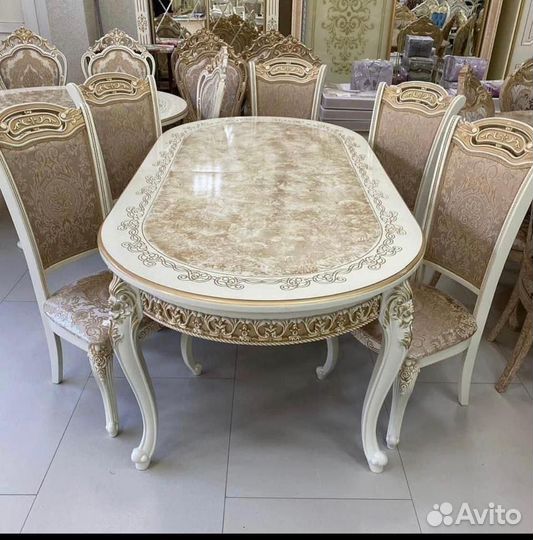 Стол и стулья