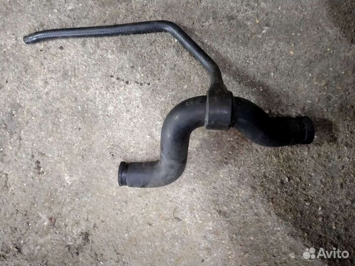 Патрубок радиатора Ауди а6с4 100с4