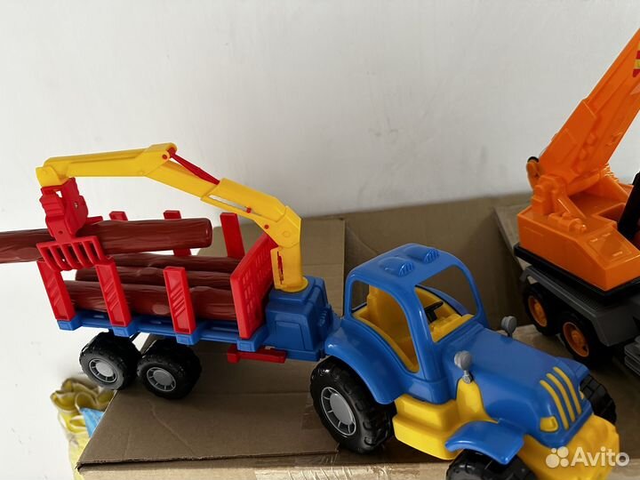 Полесье автокран и трактор с прицепом лесовоз