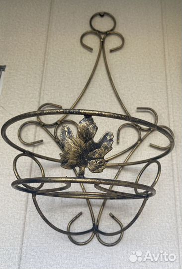 Подставка для цветов настенная металлическая