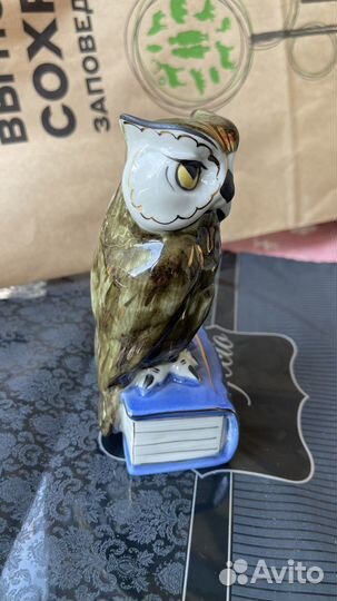 Статуэтка сова на книжке