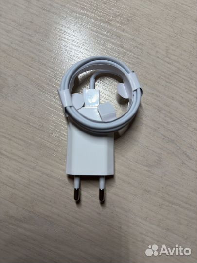 Зарядка на айфон оригинал