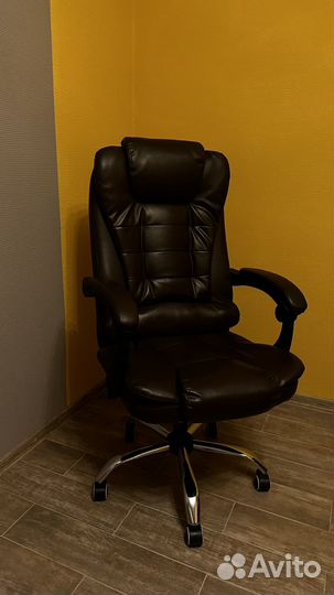 Офисное кресло