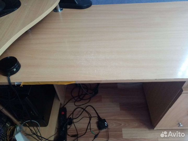 Компьютерный стол