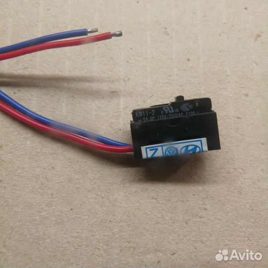 Микропереключатель(концевик) передних дверей VAG