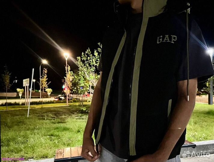 Жилетка (безрукавка) Gap
