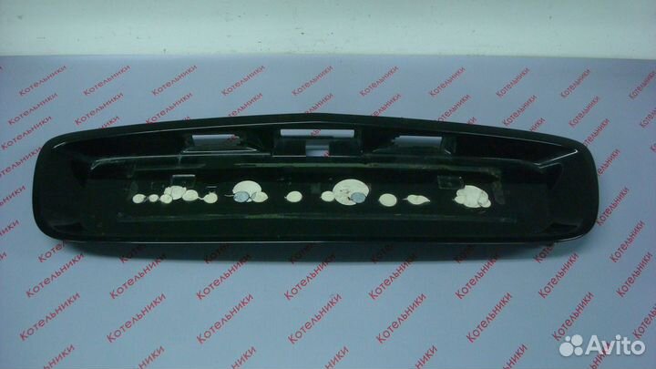 Nissan 90810-AU200 накладка крышки багажника