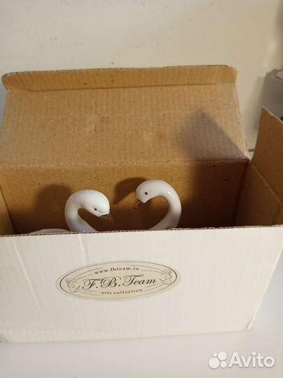 Статуэтка фарфоровая, лебеди