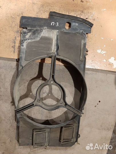 Фольксваген Пассат В3 диффузор радиатора