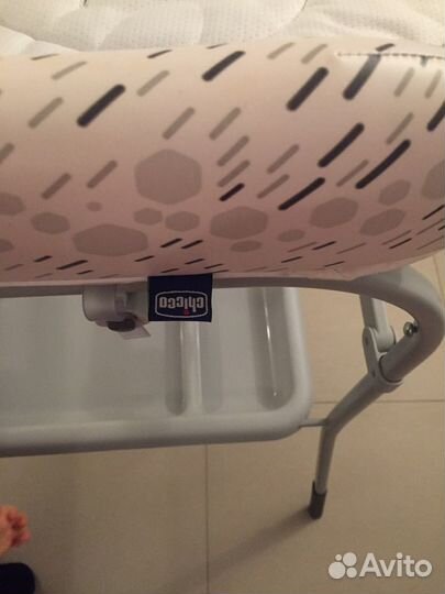 Пеленальный столик с ванночкой chicco