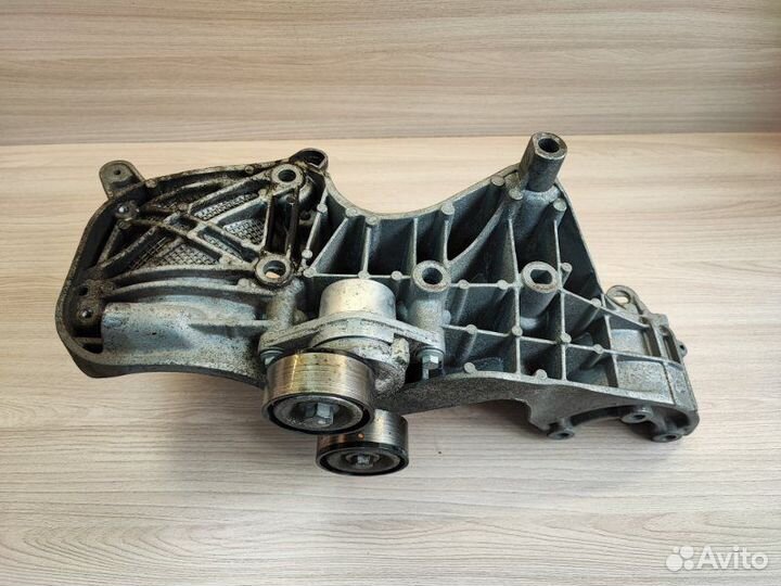 Кронштейн генератора Renault Duster