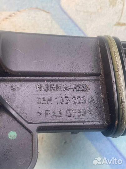 Патрубок вентиляции картерных газов 06H103226A