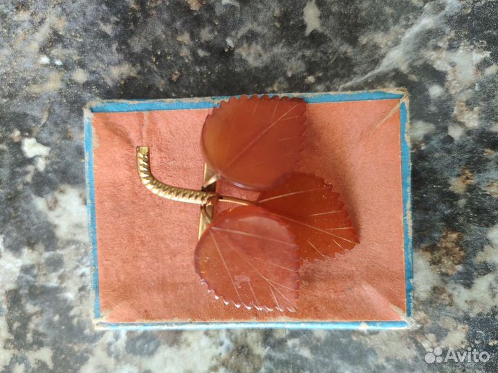Брошь янтарная винтаж СССР