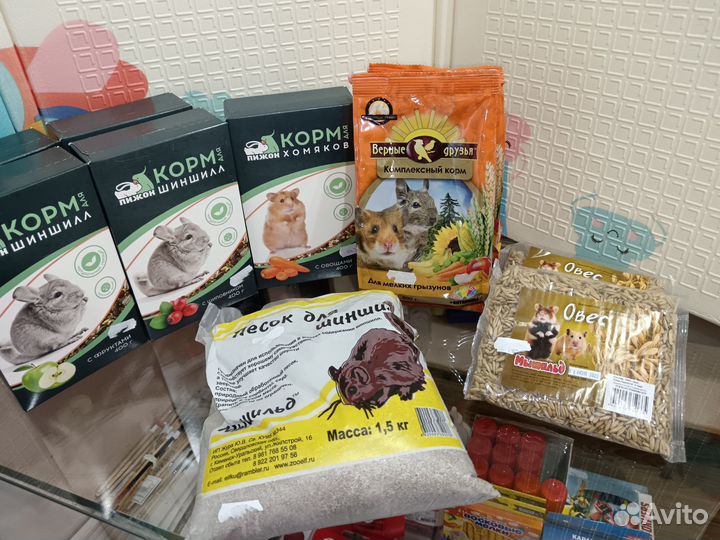 Корм для попугаев, рыб