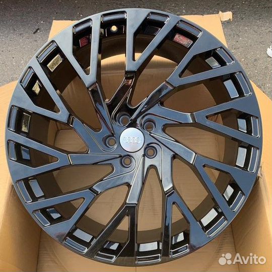Диски на Audi Ауди Q7 R22