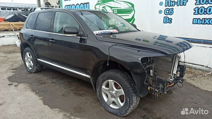Ручка двери наружняя задняя левая Volkswagen Touareg 7L0837885A. С кронштейном
