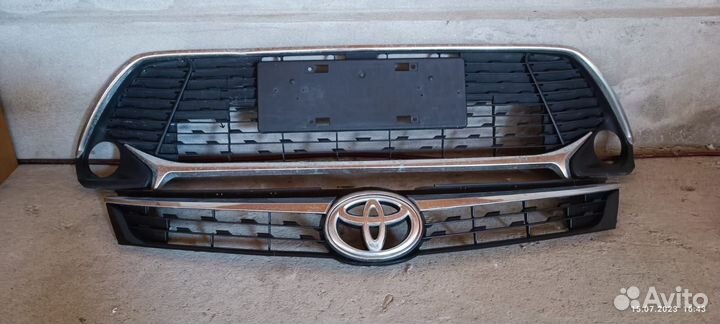 Передние решетки на toyota camry 55