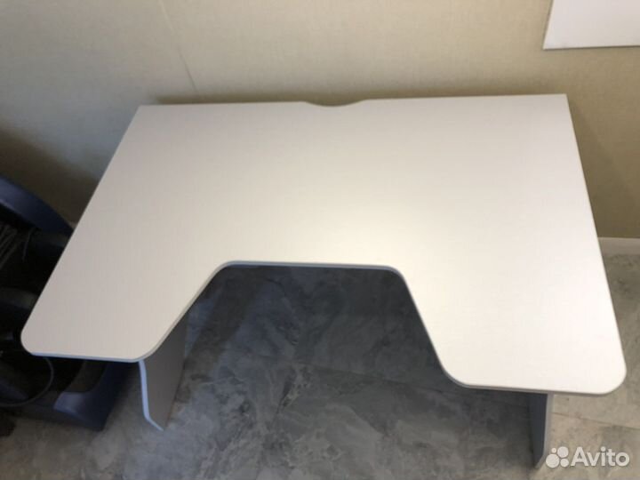 Компьютерный стол геймерский