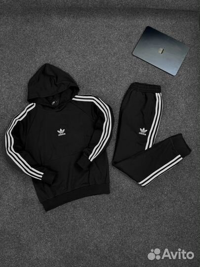 Спортивный костюм adidas