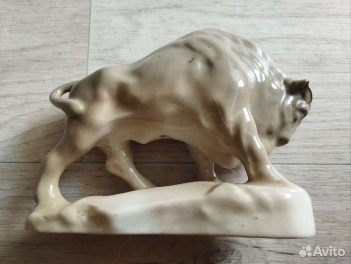 Зубр фигурка