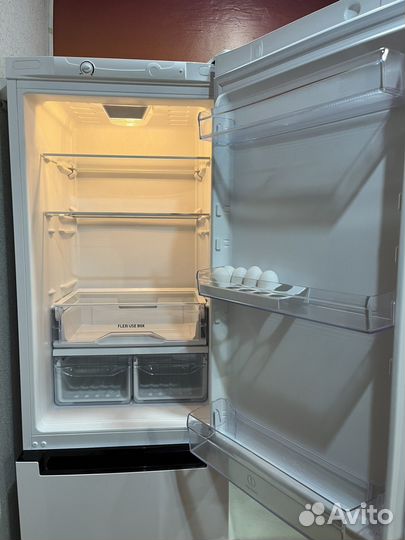 Холодильник indesit