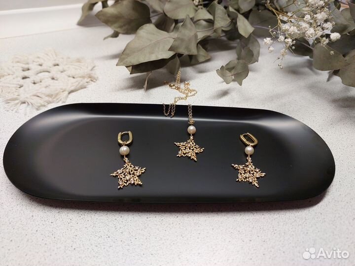 Серьги-подвески и кулон