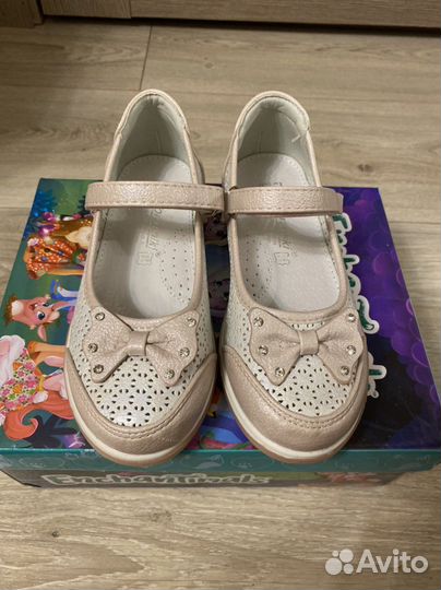 Туфли для девочки новые 29 размер