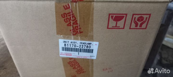 8117022780 Toyota.Фара передняя. новая в упаковке