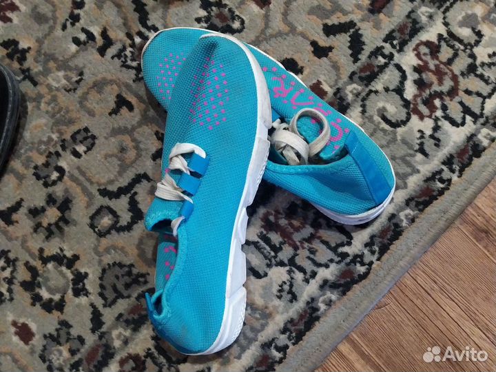 Кроссовки. Бутсы размер 37