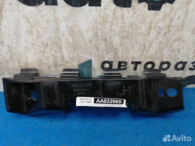 Кронштейн переднего бампера под фарой левый