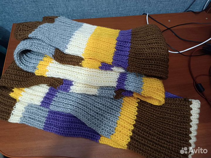 Длинный вязаный шарф