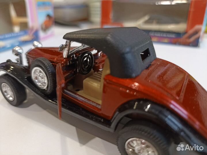 Модель автомобиля металл