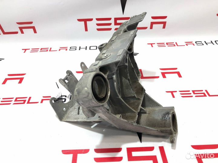 Кронштейн компрессора кондиционера Tesla Model 3