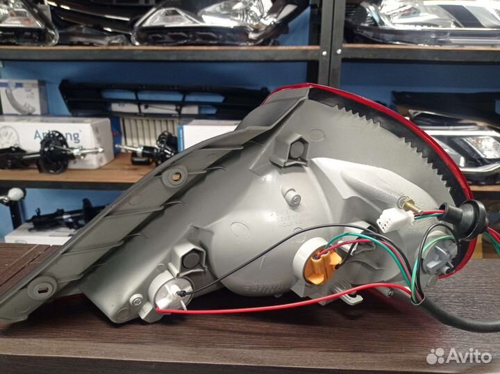 Фонарь задний левый Kia Spectra