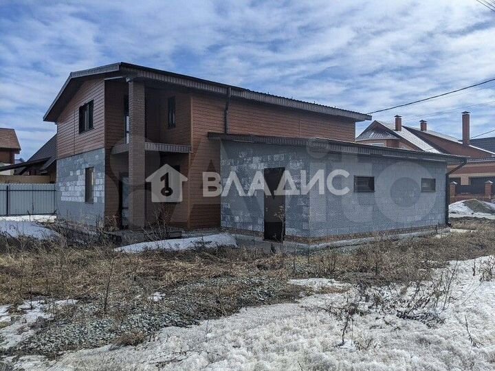 Дом 170 м² на участке 6 сот.