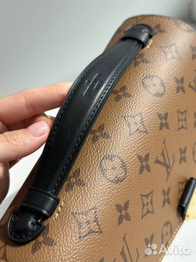 Сумка Louis Vuitton Pochette Metis Reverse