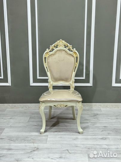 Кухонный стол и стулья