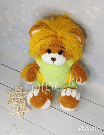Вязаная игрушка Львенок