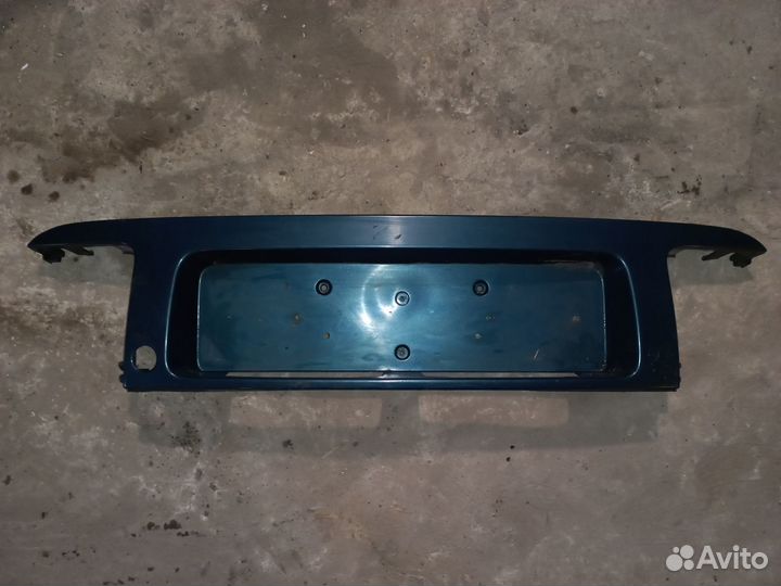 Накладка крышки багажника Мазда 626 GE