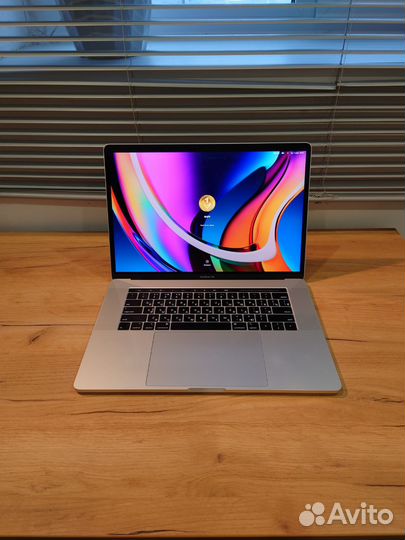 Ноутбук Apple MacBook pro 15 2018 245 циклов