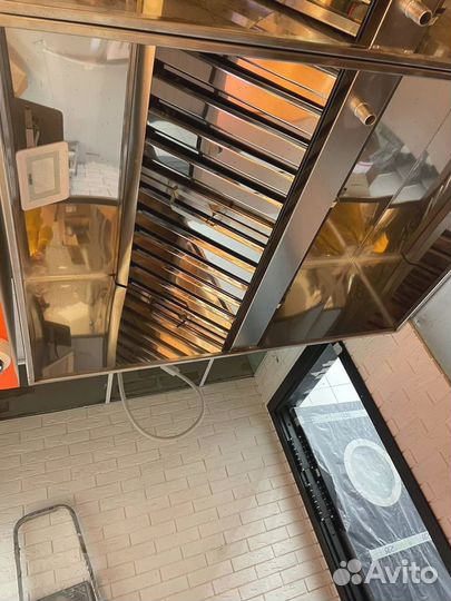 Зонт вытяжной с жироуловителем